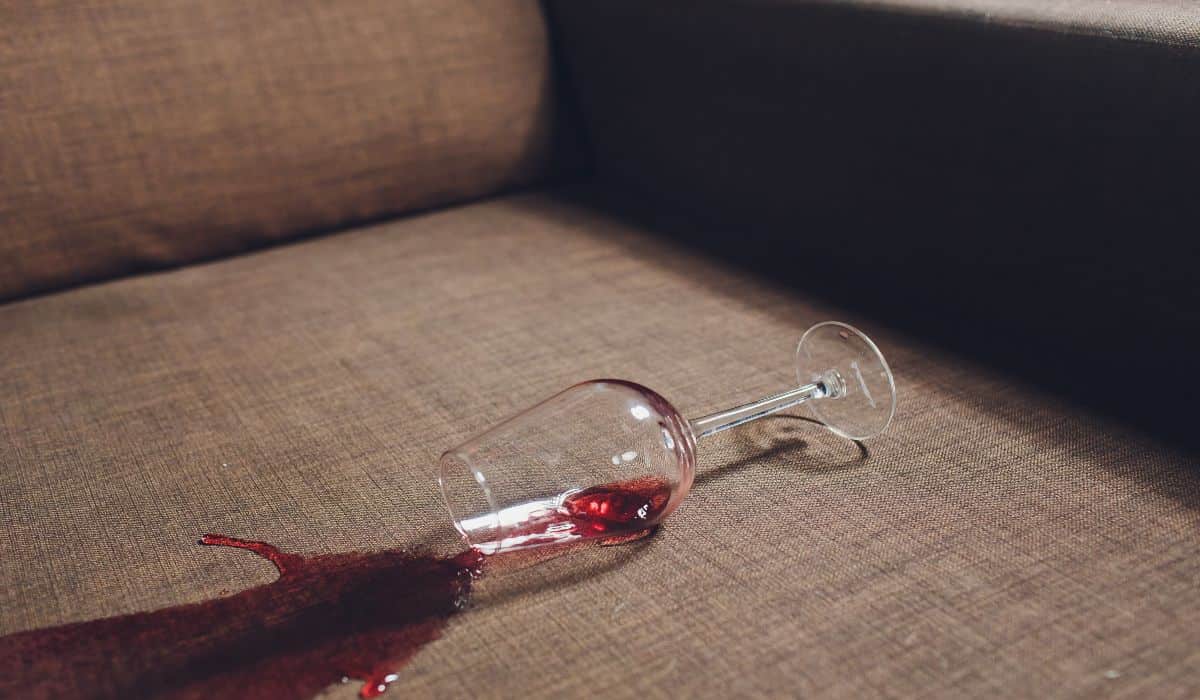 guide-to-remove-red-wine-stains